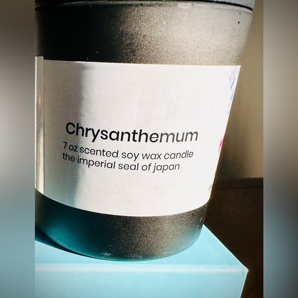 Authentic Kyoto Floral Scented Candle in Black Holder - Picture 3 of 7